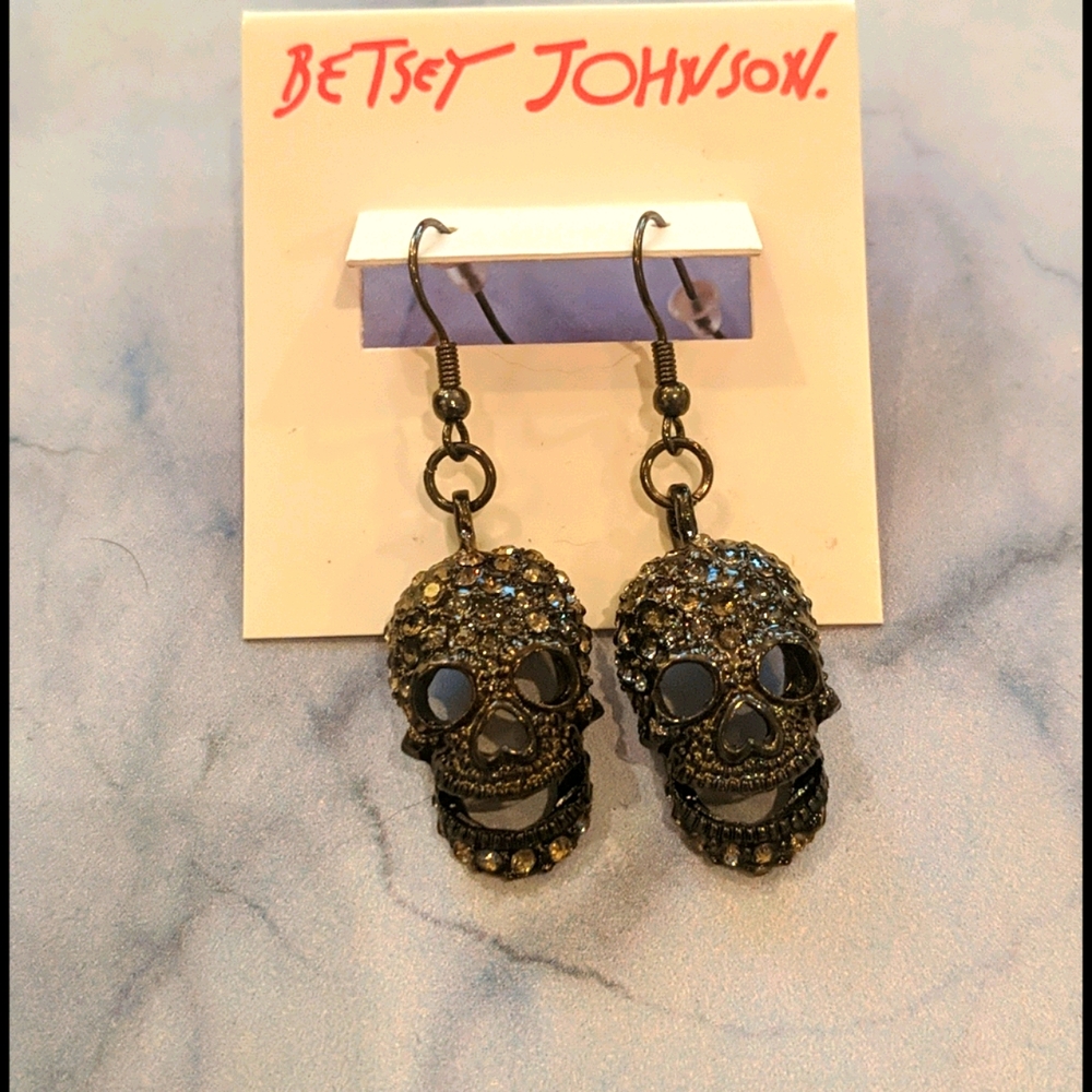 NWT Betsey Johnson Skull Earrings